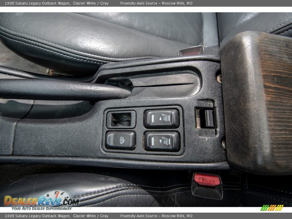 1998 Subaru Legacy Outback Wagon Glacier White / Gray Photo #33