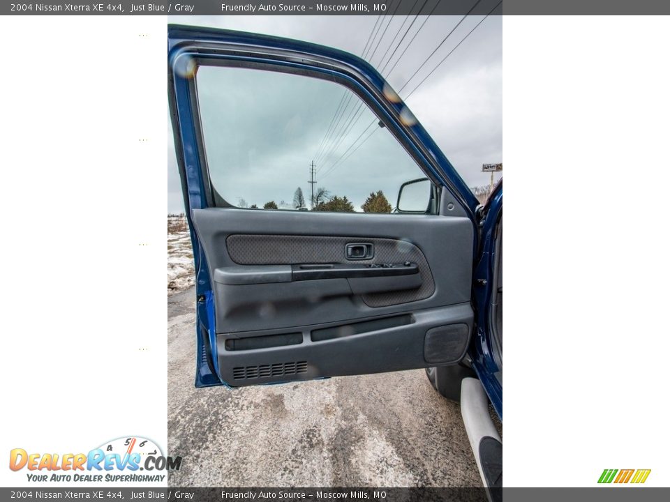 2004 Nissan Xterra XE 4x4 Just Blue / Gray Photo #19