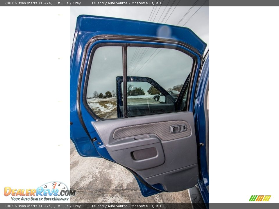 2004 Nissan Xterra XE 4x4 Just Blue / Gray Photo #21