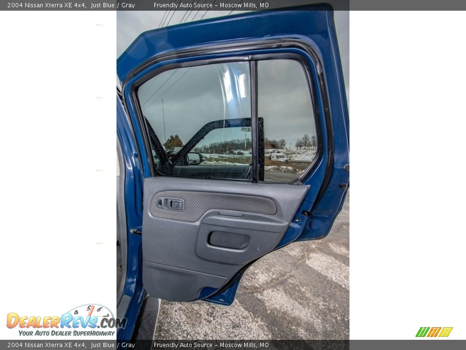 2004 Nissan Xterra XE 4x4 Just Blue / Gray Photo #24