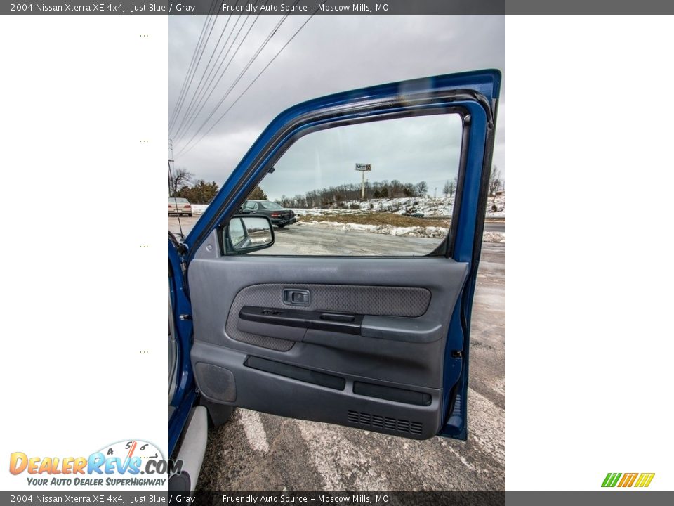 2004 Nissan Xterra XE 4x4 Just Blue / Gray Photo #25