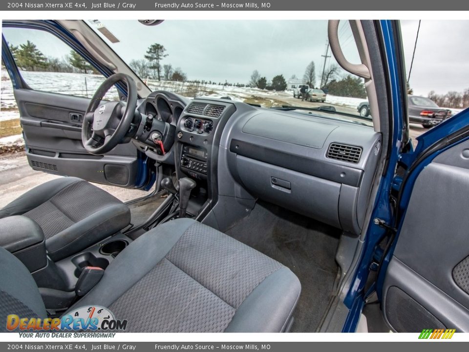 2004 Nissan Xterra XE 4x4 Just Blue / Gray Photo #28