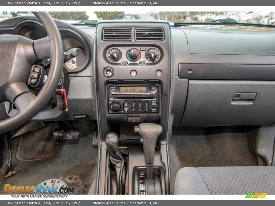 2004 Nissan Xterra XE 4x4 Just Blue / Gray Photo #30