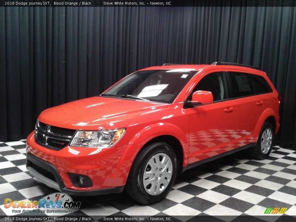 Front 3/4 View of 2018 Dodge Journey SXT Photo #2