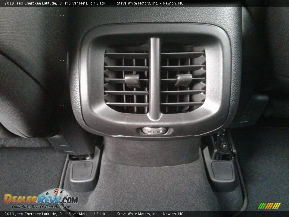 2019 Jeep Cherokee Latitude Billet Silver Metallic / Black Photo #13