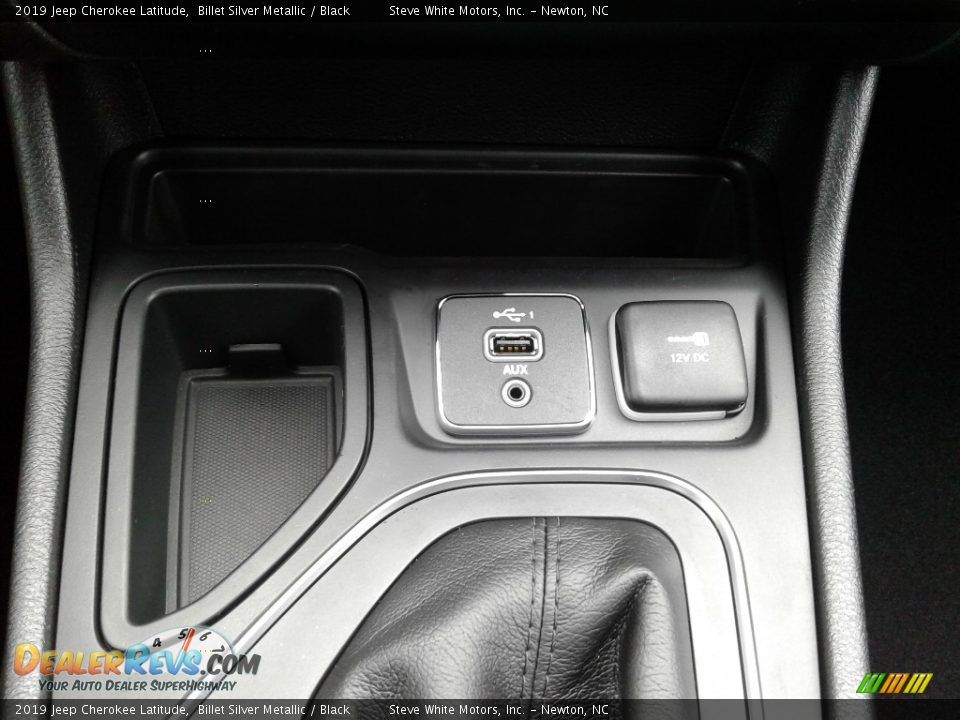 2019 Jeep Cherokee Latitude Billet Silver Metallic / Black Photo #25