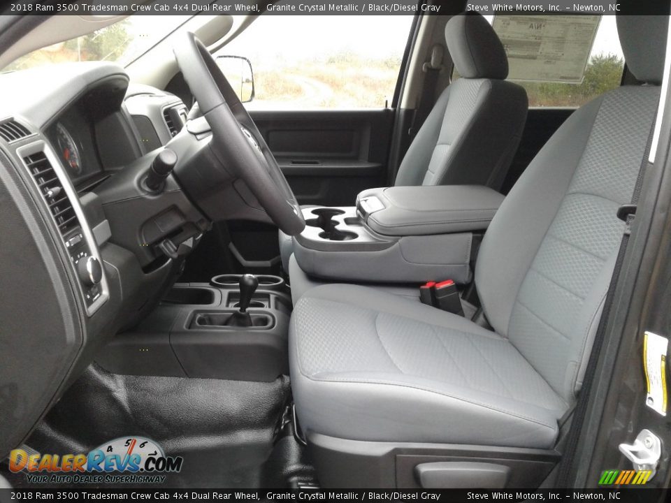 2018 Ram 3500 Tradesman Crew Cab 4x4 Dual Rear Wheel Granite Crystal Metallic / Black/Diesel Gray Photo #10