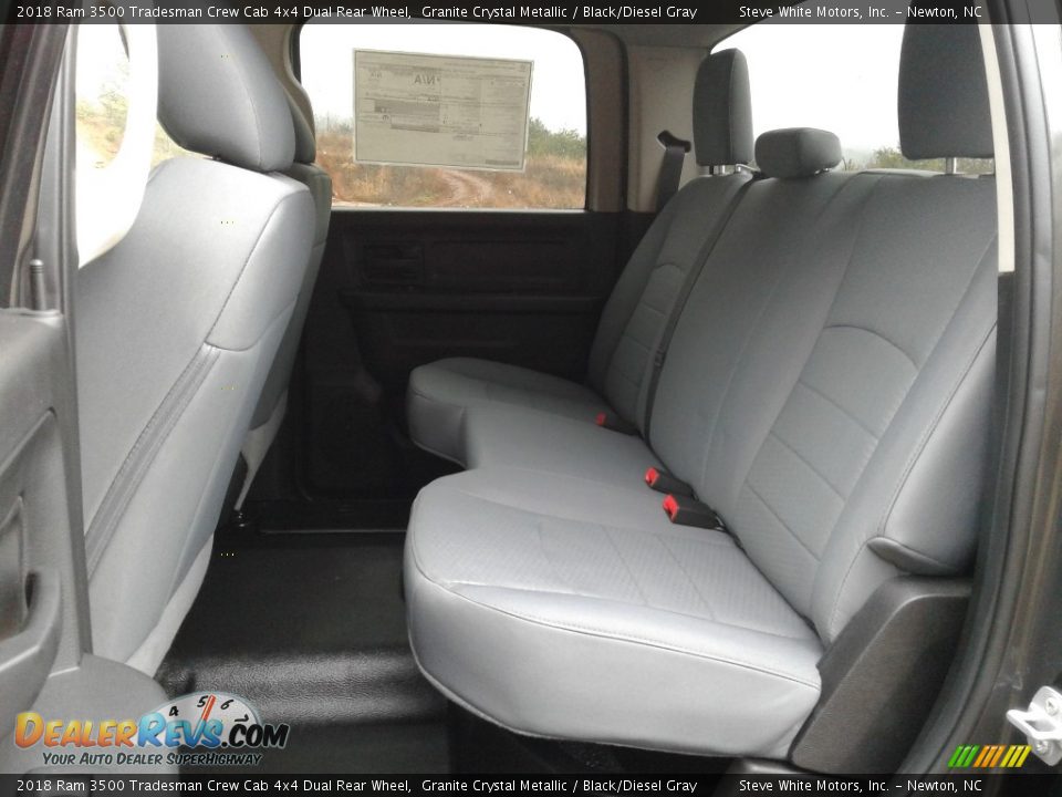 2018 Ram 3500 Tradesman Crew Cab 4x4 Dual Rear Wheel Granite Crystal Metallic / Black/Diesel Gray Photo #11