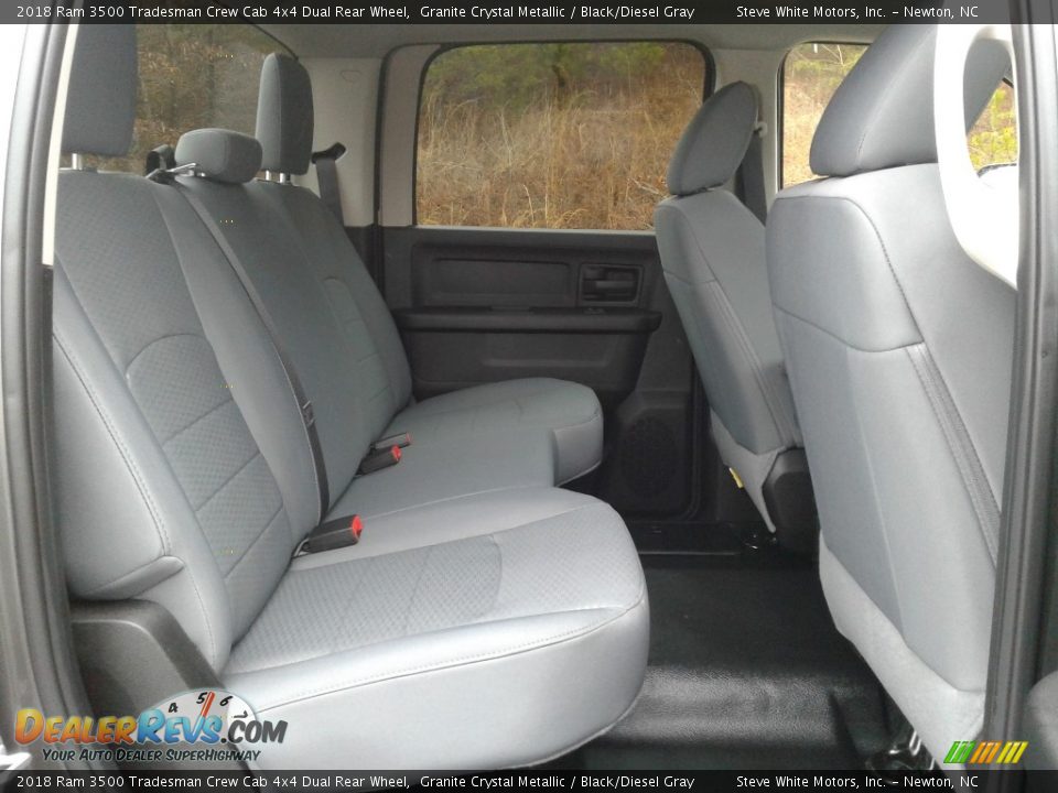 2018 Ram 3500 Tradesman Crew Cab 4x4 Dual Rear Wheel Granite Crystal Metallic / Black/Diesel Gray Photo #13