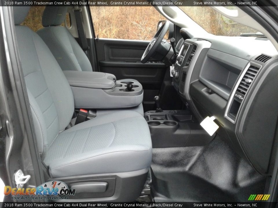 2018 Ram 3500 Tradesman Crew Cab 4x4 Dual Rear Wheel Granite Crystal Metallic / Black/Diesel Gray Photo #14