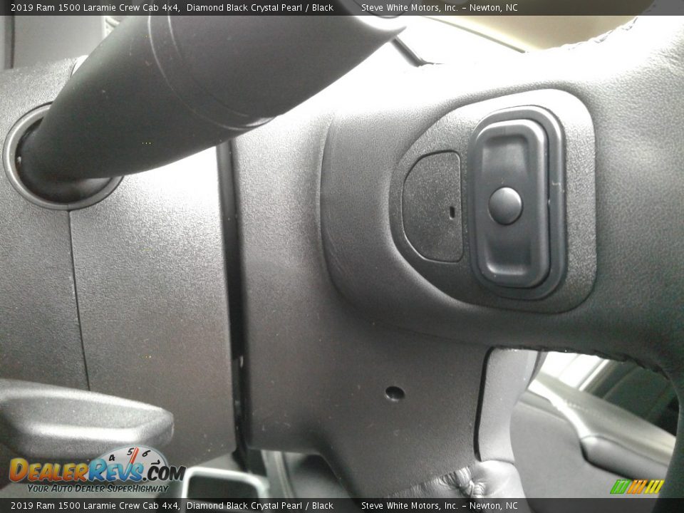 2019 Ram 1500 Laramie Crew Cab 4x4 Diamond Black Crystal Pearl / Black Photo #18