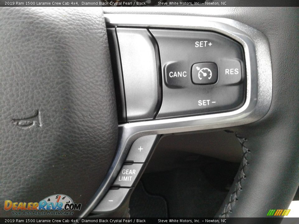 2019 Ram 1500 Laramie Crew Cab 4x4 Diamond Black Crystal Pearl / Black Photo #20