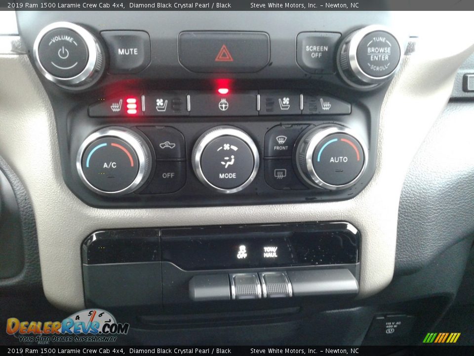 2019 Ram 1500 Laramie Crew Cab 4x4 Diamond Black Crystal Pearl / Black Photo #30