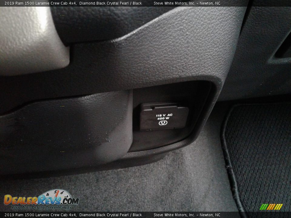 2019 Ram 1500 Laramie Crew Cab 4x4 Diamond Black Crystal Pearl / Black Photo #32