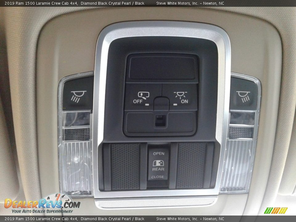 2019 Ram 1500 Laramie Crew Cab 4x4 Diamond Black Crystal Pearl / Black Photo #33