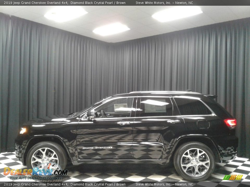 2019 Jeep Grand Cherokee Overland 4x4 Diamond Black Crystal Pearl / Brown Photo #1