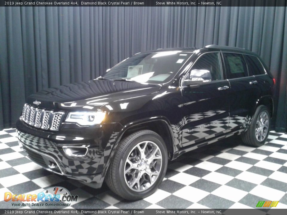 2019 Jeep Grand Cherokee Overland 4x4 Diamond Black Crystal Pearl / Brown Photo #2