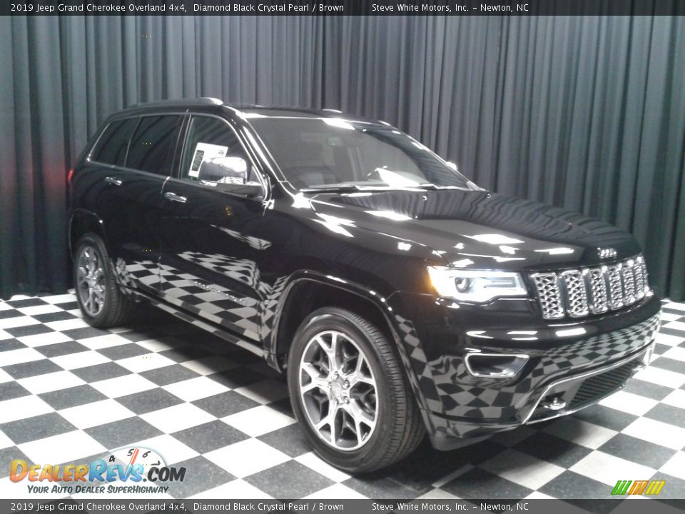 2019 Jeep Grand Cherokee Overland 4x4 Diamond Black Crystal Pearl / Brown Photo #4
