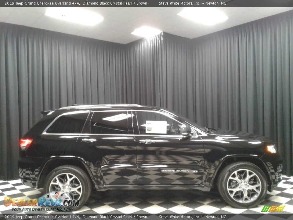 2019 Jeep Grand Cherokee Overland 4x4 Diamond Black Crystal Pearl / Brown Photo #5