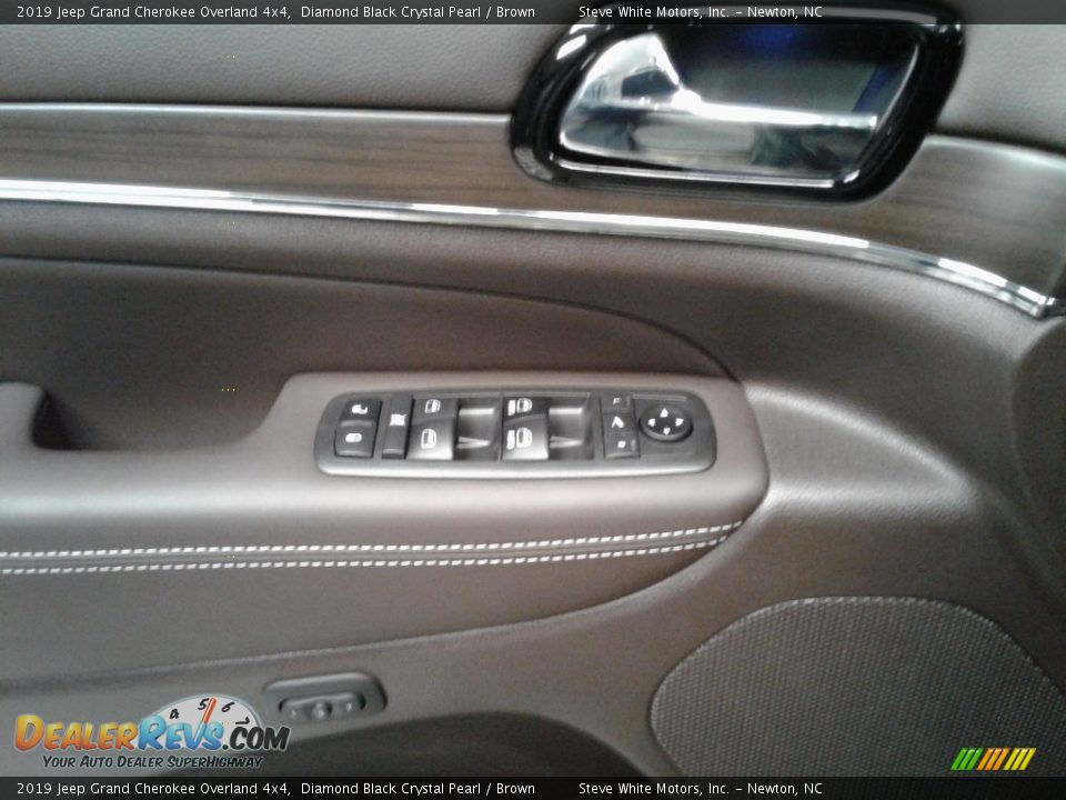 2019 Jeep Grand Cherokee Overland 4x4 Diamond Black Crystal Pearl / Brown Photo #9