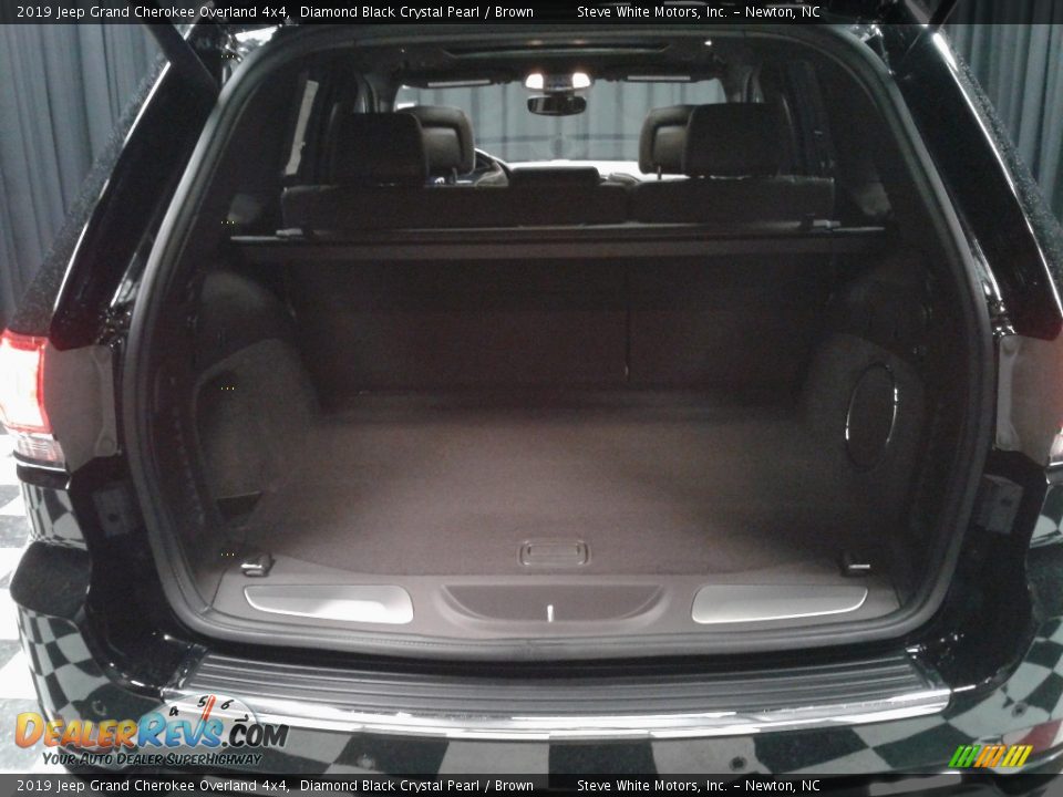 2019 Jeep Grand Cherokee Overland 4x4 Diamond Black Crystal Pearl / Brown Photo #13
