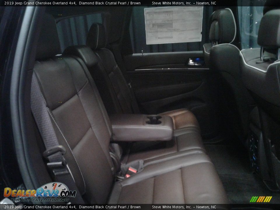2019 Jeep Grand Cherokee Overland 4x4 Diamond Black Crystal Pearl / Brown Photo #16