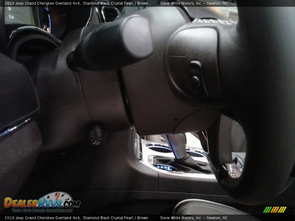 2019 Jeep Grand Cherokee Overland 4x4 Diamond Black Crystal Pearl / Brown Photo #18