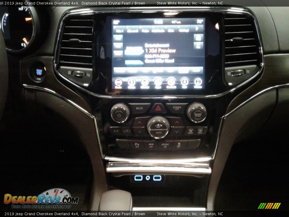2019 Jeep Grand Cherokee Overland 4x4 Diamond Black Crystal Pearl / Brown Photo #22