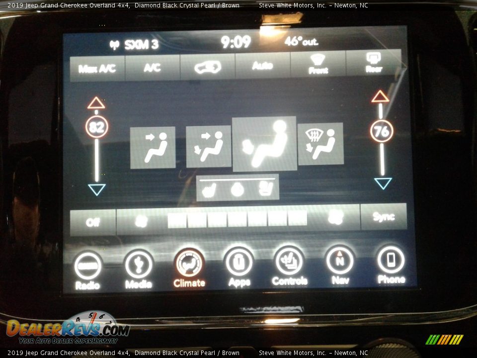 2019 Jeep Grand Cherokee Overland 4x4 Diamond Black Crystal Pearl / Brown Photo #25