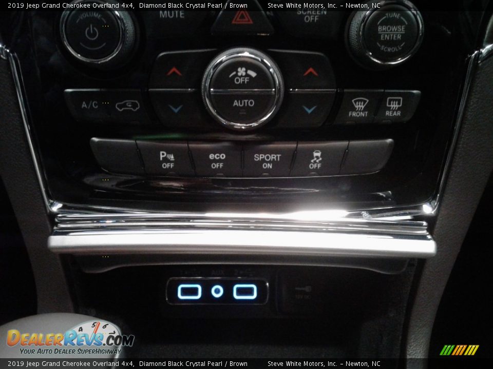 2019 Jeep Grand Cherokee Overland 4x4 Diamond Black Crystal Pearl / Brown Photo #31