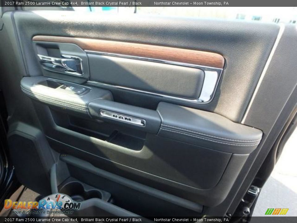 2017 Ram 2500 Laramie Crew Cab 4x4 Brilliant Black Crystal Pearl / Black Photo #18