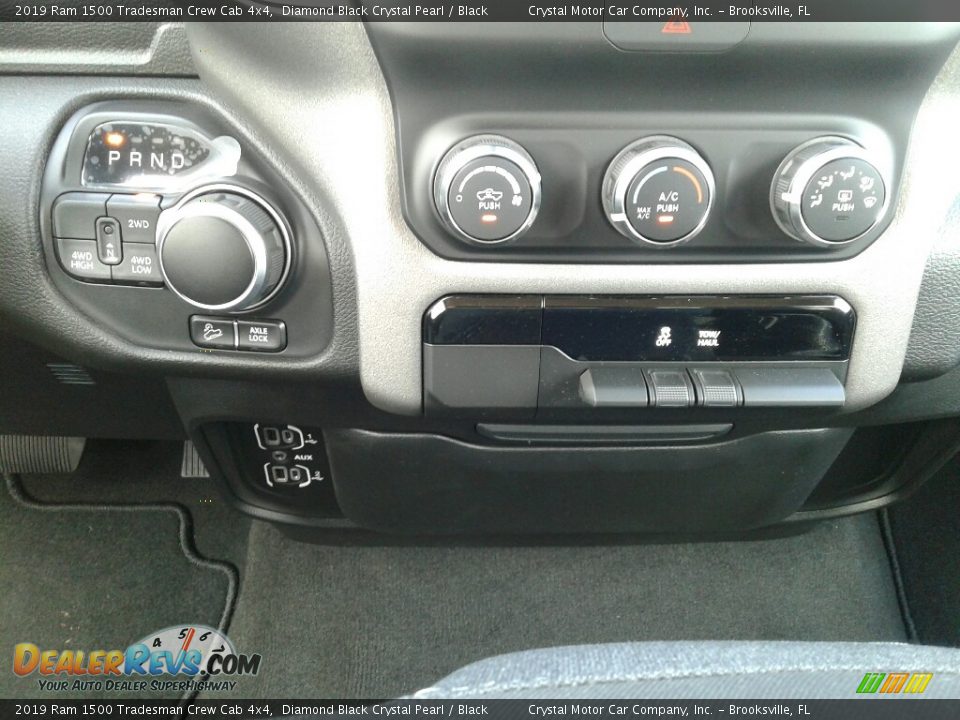 2019 Ram 1500 Tradesman Crew Cab 4x4 Diamond Black Crystal Pearl / Black Photo #16