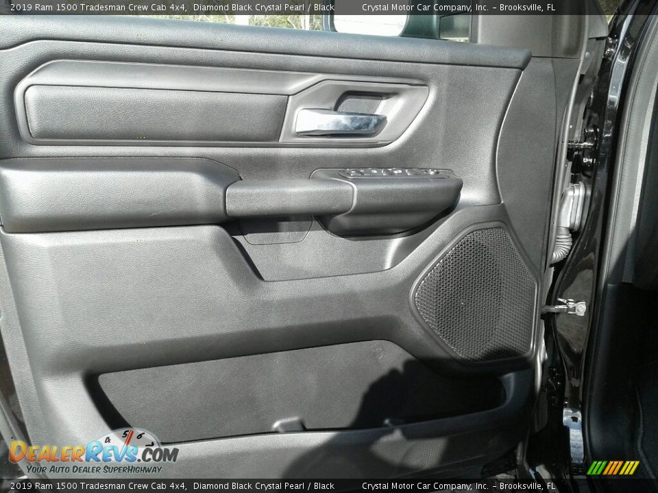 2019 Ram 1500 Tradesman Crew Cab 4x4 Diamond Black Crystal Pearl / Black Photo #17