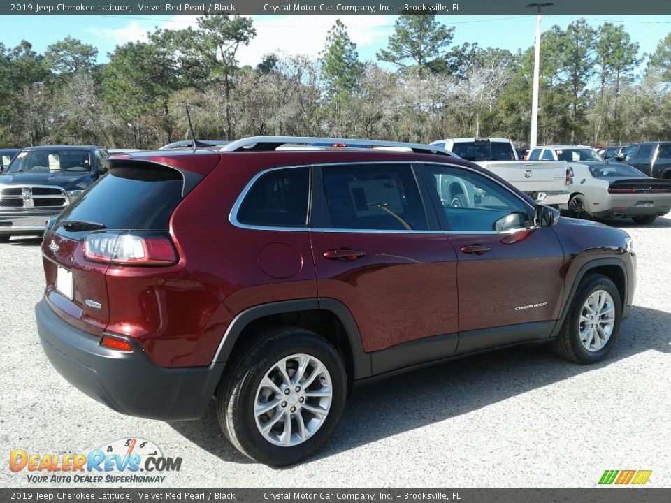 2019 Jeep Cherokee Latitude Velvet Red Pearl / Black Photo #5