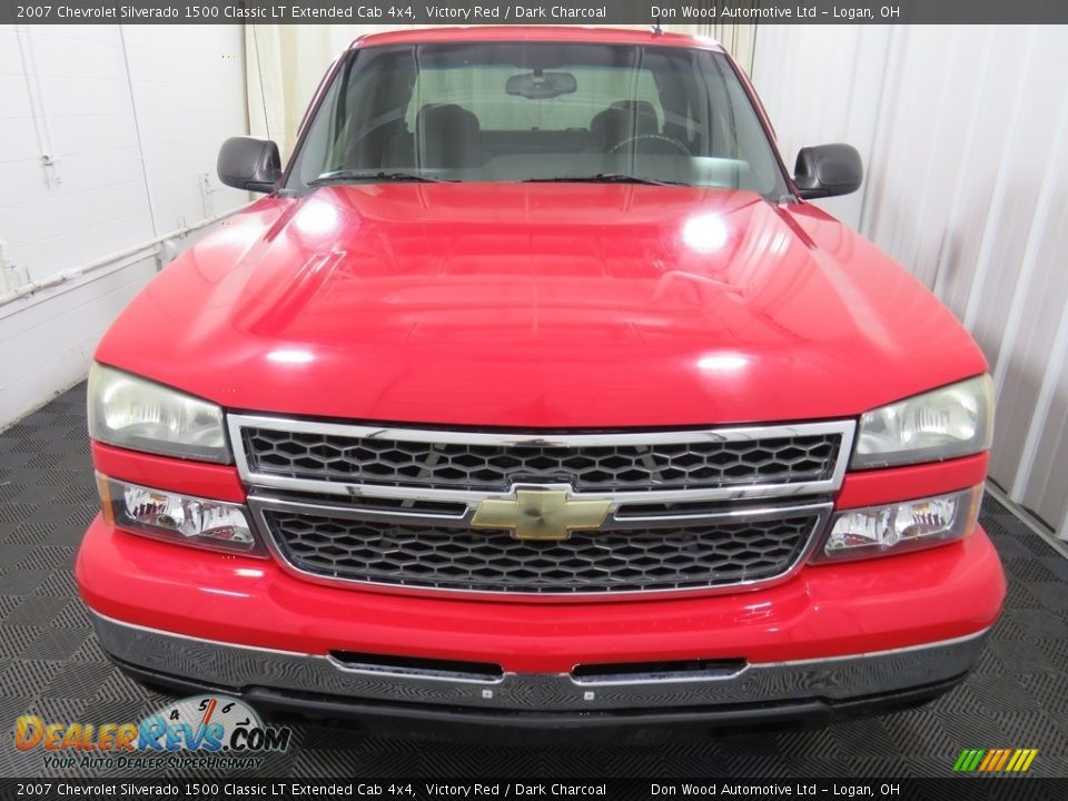 2007 Chevrolet Silverado 1500 Classic LT Extended Cab 4x4 Victory Red / Dark Charcoal Photo #4