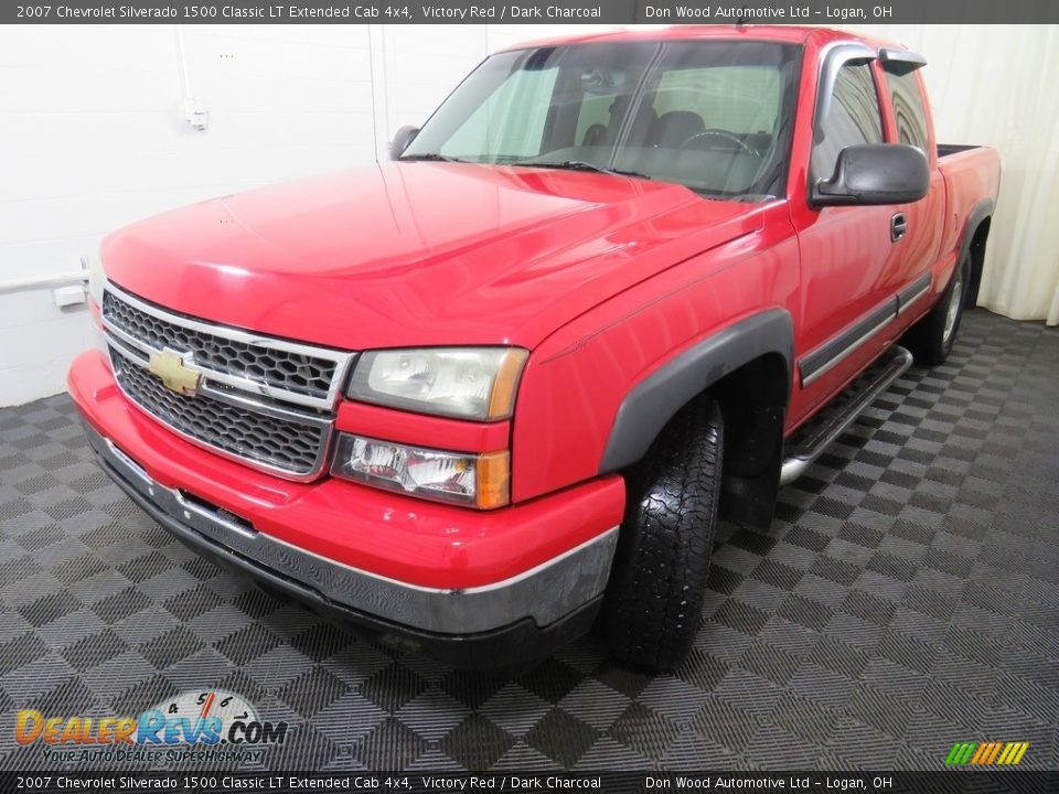 2007 Chevrolet Silverado 1500 Classic LT Extended Cab 4x4 Victory Red / Dark Charcoal Photo #7