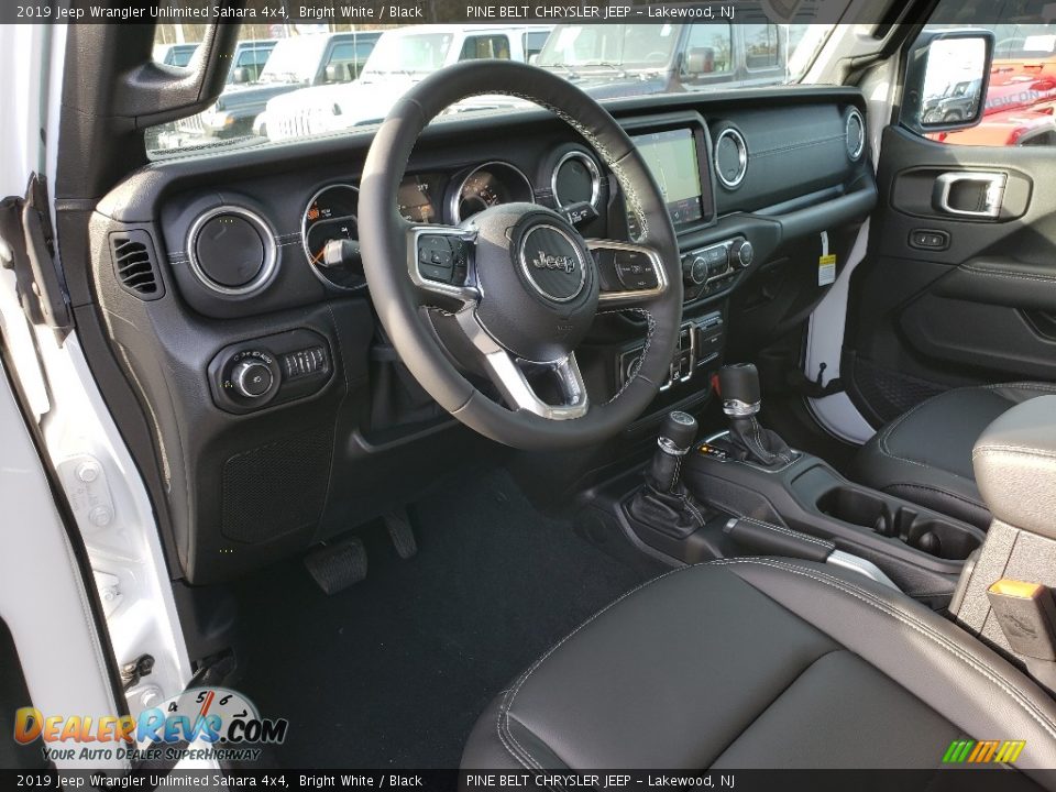 2019 Jeep Wrangler Unlimited Sahara 4x4 Bright White / Black Photo #7