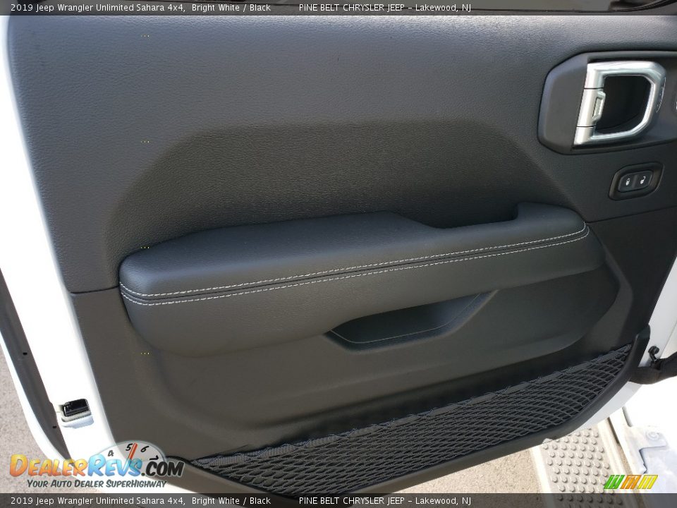 2019 Jeep Wrangler Unlimited Sahara 4x4 Bright White / Black Photo #8