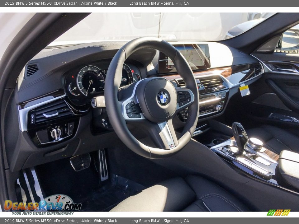 2019 BMW 5 Series M550i xDrive Sedan Alpine White / Black Photo #4