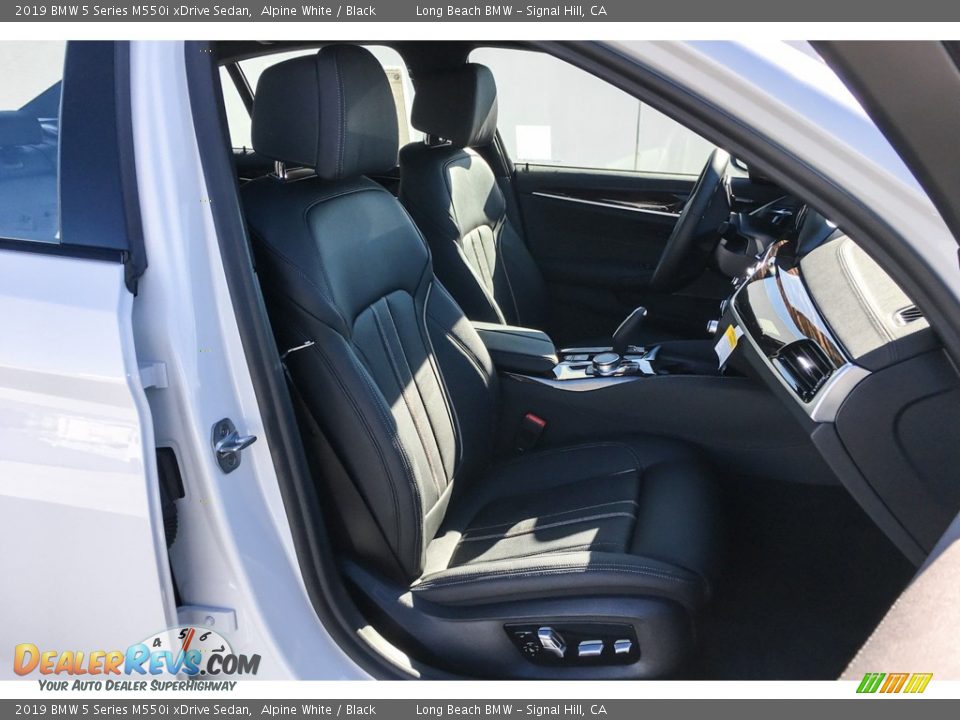 2019 BMW 5 Series M550i xDrive Sedan Alpine White / Black Photo #5