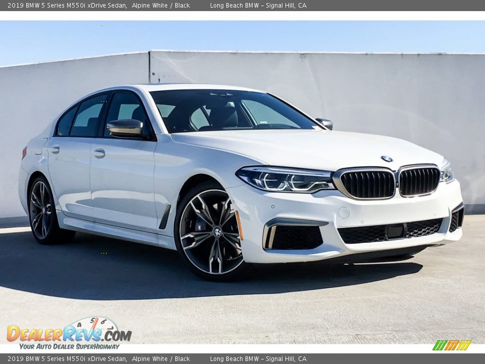 Front 3/4 View of 2019 BMW 5 Series M550i xDrive Sedan Photo #12