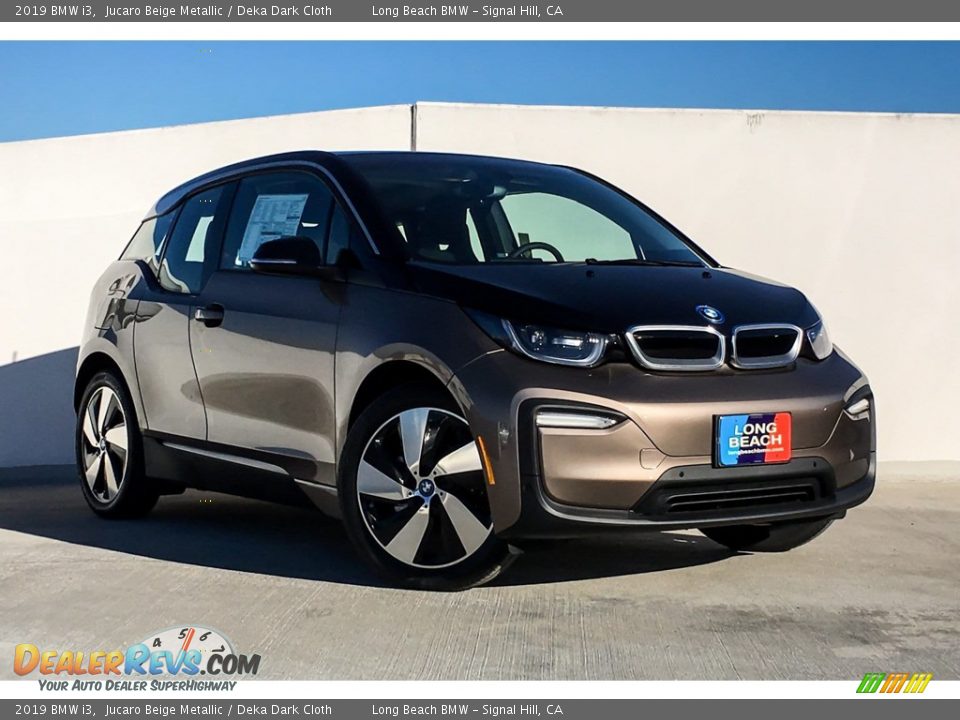 Front 3/4 View of 2019 BMW i3  Photo #12
