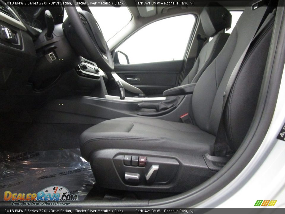 2018 BMW 3 Series 320i xDrive Sedan Glacier Silver Metallic / Black Photo #8