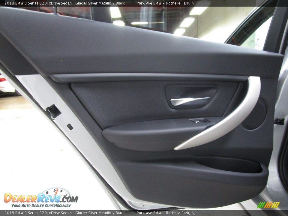 2018 BMW 3 Series 320i xDrive Sedan Glacier Silver Metallic / Black Photo #9