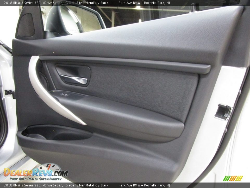 2018 BMW 3 Series 320i xDrive Sedan Glacier Silver Metallic / Black Photo #12
