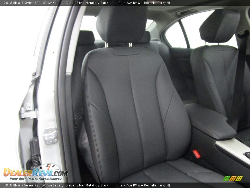 2018 BMW 3 Series 320i xDrive Sedan Glacier Silver Metallic / Black Photo #13