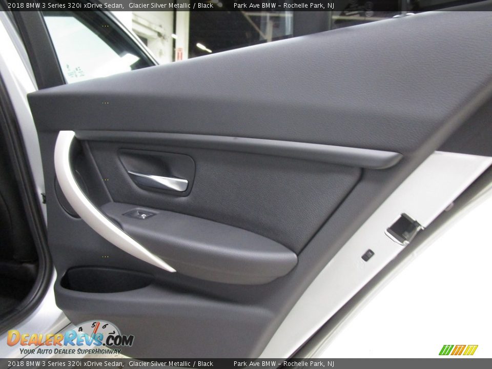 2018 BMW 3 Series 320i xDrive Sedan Glacier Silver Metallic / Black Photo #15