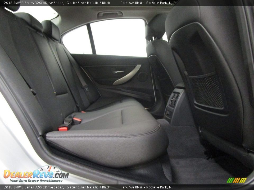 2018 BMW 3 Series 320i xDrive Sedan Glacier Silver Metallic / Black Photo #17