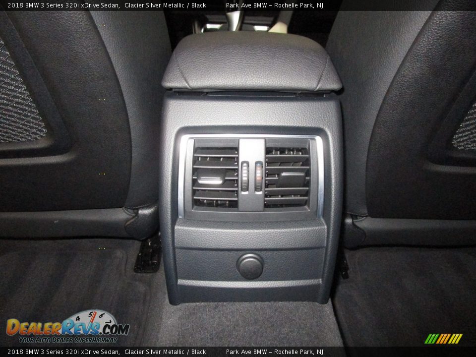 2018 BMW 3 Series 320i xDrive Sedan Glacier Silver Metallic / Black Photo #18