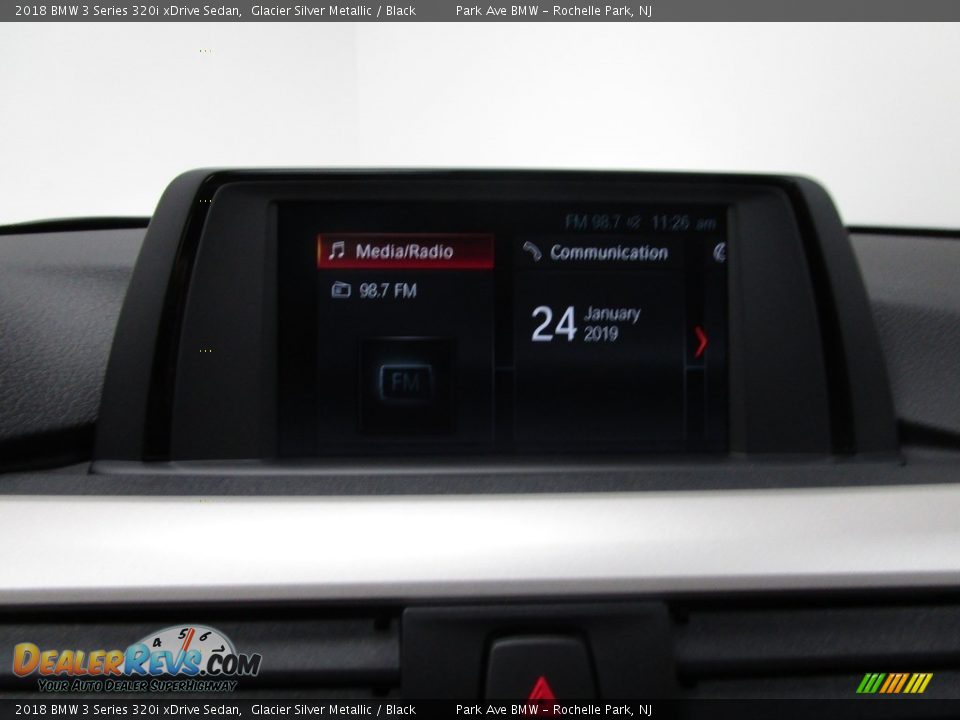 2018 BMW 3 Series 320i xDrive Sedan Glacier Silver Metallic / Black Photo #24